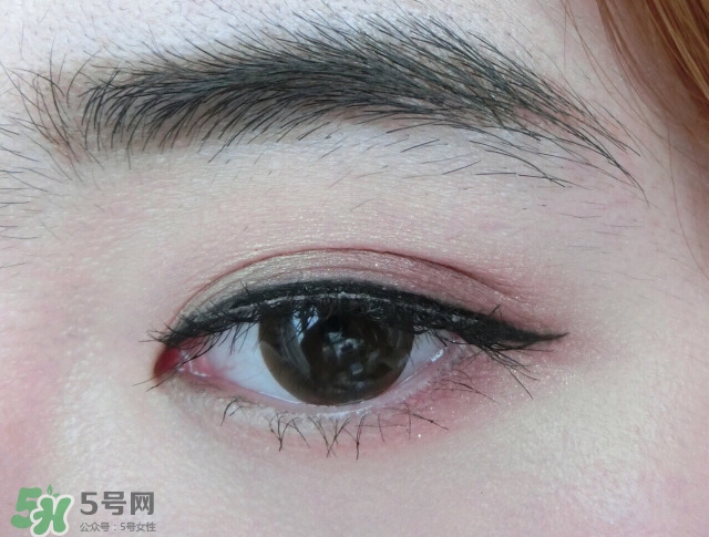 nars吉隆坡眼影怎么畫(huà)？nars吉隆坡雙色眼影畫(huà)法圖解