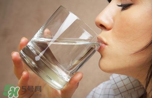 入伏喝什么水好？入伏喝熱水還是冷水？