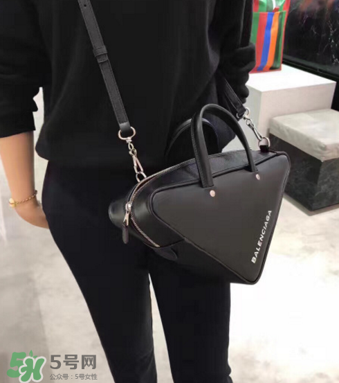 balenciaga三角包尺寸多大？巴黎世家三角形包包尺寸介紹