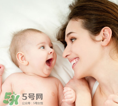 寶寶吐奶和哭有關(guān)系嗎？寶寶哭會(huì)引起吐奶嗎？