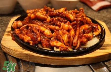 鐵板魷魚(yú)怎么做好吃？鐵板魷魚(yú)使用了什么香料