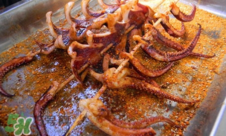 鐵板魷魚(yú)怎么做好吃？鐵板魷魚(yú)使用了什么香料
