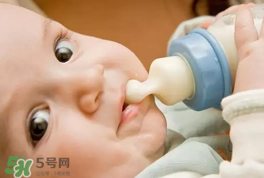 如何戒夜奶寶寶不痛苦？寶寶如何戒夜奶？