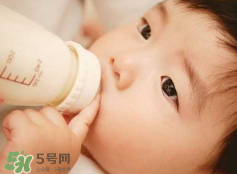 如何戒夜奶寶寶不痛苦？寶寶如何戒夜奶？