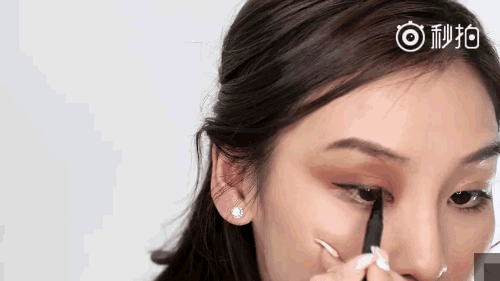 眼影貼怎么用？眼影貼使用方法