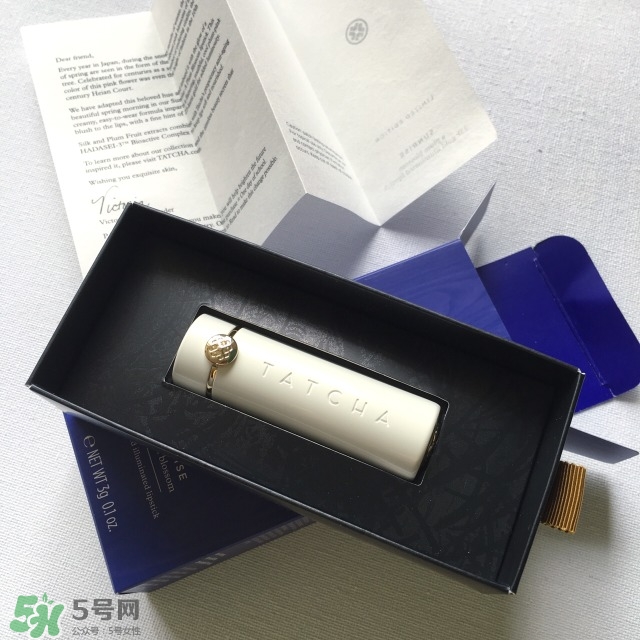 tatcha梅子粉好看嗎？tatcha白管口紅梅子粉試色