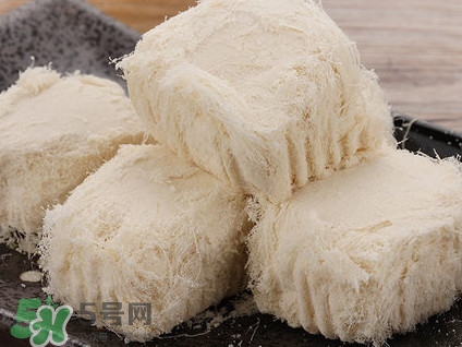龍須糖是什么做的？龍須糖上面一層粉是什么粉