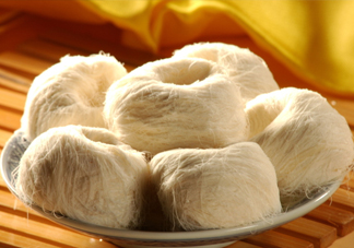 龍須糖是什么做的？龍須糖上面一層粉是什么粉