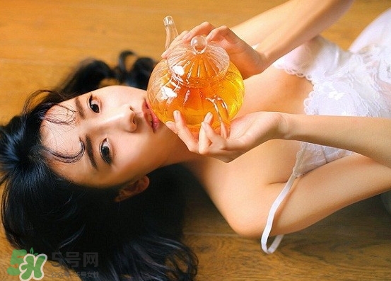 三伏貼能治痛經(jīng)嗎？三伏貼治療痛經(jīng)貼哪里哪個穴位？