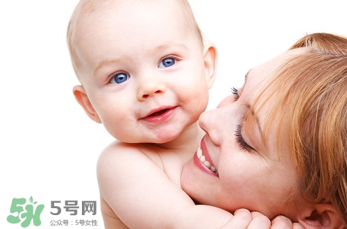 三伏天坐月子可以洗澡嗎？三伏天坐月子可以穿短袖嗎？