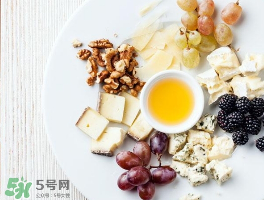 貼三伏貼不能吃什么？三伏貼不能吃什么食物？