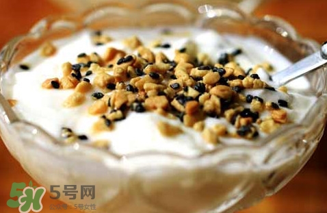酸奶好吃怎么選？酸奶對(duì)人有哪些好處