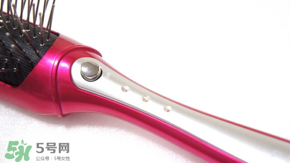 小泉成器音波電動梳怎么用？小泉成器音波震動梳子使用方法