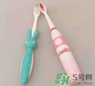 兒童電動牙刷聲波的好還是旋轉(zhuǎn)的好？兒童電動牙刷怎么選？