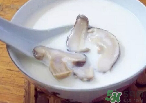牛奶燉香菇可以治鼻炎嗎？牛奶燉香菇吃了有什么作用？