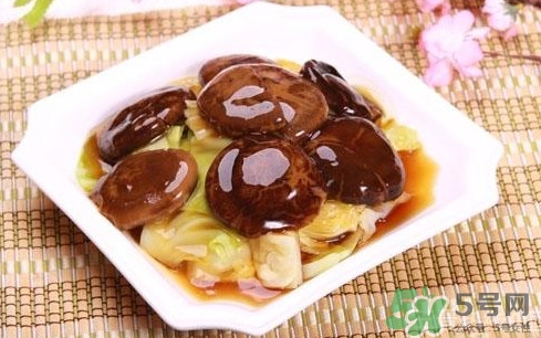 牛奶燉香菇可以治鼻炎嗎？牛奶燉香菇吃了有什么作用？