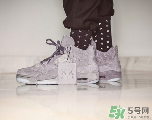 kaws與air jordan 4黑色版本親友限定款什么時候發(fā)售？