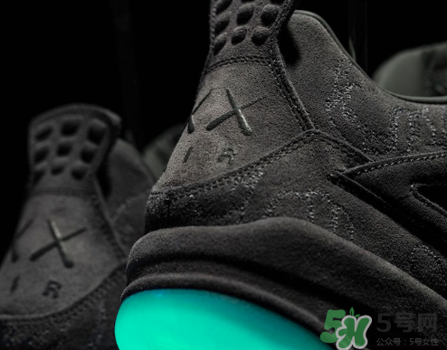 kaws與air jordan 4黑色版本親友限定款什么時候發(fā)售？