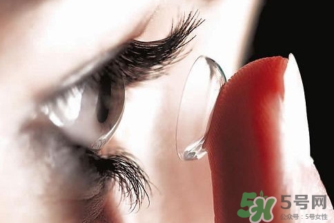 隱形眼鏡一天能戴多久？隱形眼鏡多久更換一次？