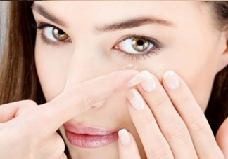 隱形眼鏡怎么摘？戴隱形眼鏡的好處和壞處