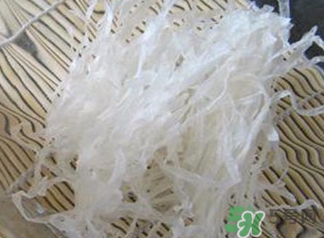 吉利丁片與瓊脂有什么不同？吉利丁片和瓊脂的區(qū)別