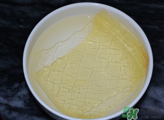 吉利丁片是什么？吉利丁片怎么做布??？