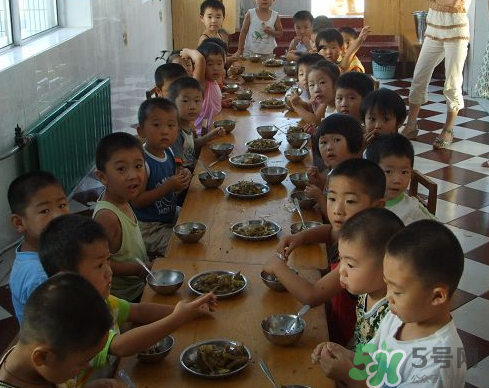 寶寶不去幼兒園可以嗎？寶寶可以不上幼兒園嗎？
