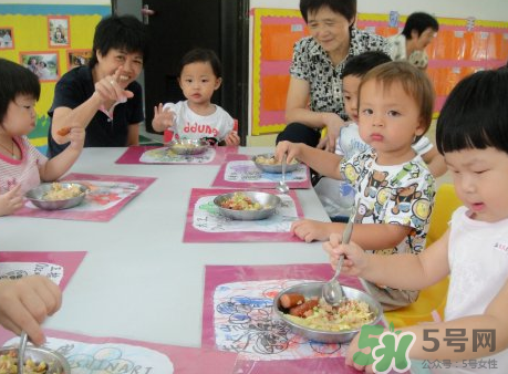 寶寶不去幼兒園可以嗎？寶寶可以不上幼兒園嗎？