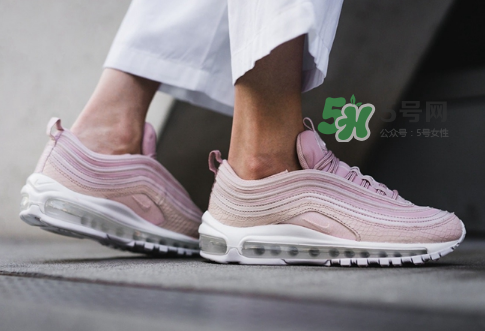 nike air max 97粉色蛇皮怎么樣_上腳效果好看嗎？