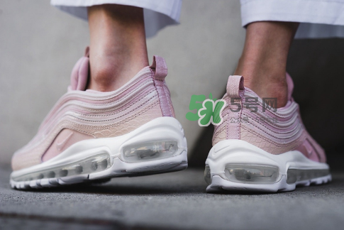 nike air max 97粉色蛇皮怎么樣_上腳效果好看嗎？