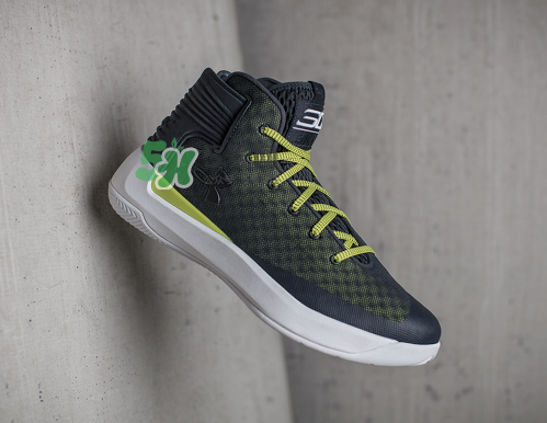 ua2017庫(kù)里亞洲行curry 3zero特別版配色多少錢(qián)？