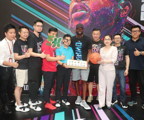 2017韋德中國行沈陽站上腳穿的球鞋是什么型號？
