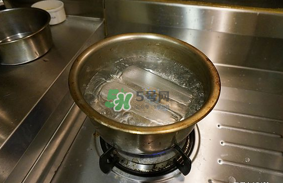 奶瓶刷尼龍的好還是海綿的好？洗奶瓶的正確方法
