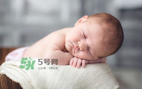 奶瓶刷尼龍的好還是海綿的好？洗奶瓶的正確方法