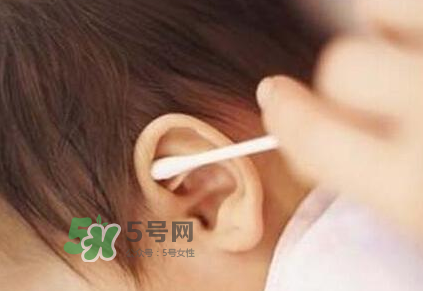 兒童耳屎成硬塊怎么辦？?jī)和撼捎矇K有危害嗎？
