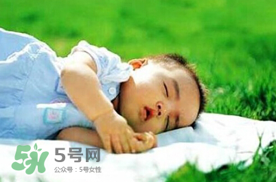寶寶曬太陽(yáng)對(duì)眼睛好嗎？寶寶曬太陽(yáng)對(duì)眼睛的有影響嗎？