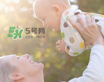寶寶曬太陽(yáng)對(duì)眼睛好嗎？寶寶曬太陽(yáng)對(duì)眼睛的有影響嗎？