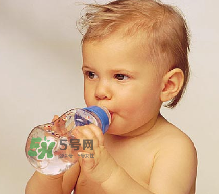 寶寶能喝蜂蜜水嗎？蜂蜜水寶寶能長(zhǎng)期喝嗎？