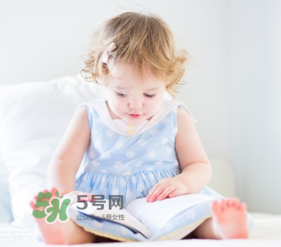 夏天寶寶頭上長紅疙瘩怎么回事？夏天寶寶頭上長東西怎么辦？