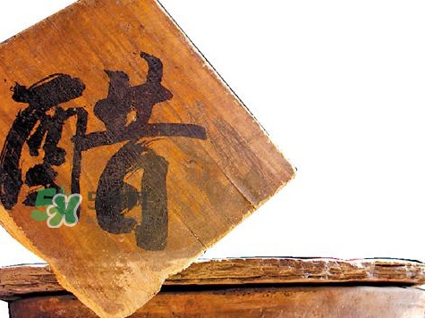 醋泡腳用白醋還是陳醋？泡腳用什么醋最好？