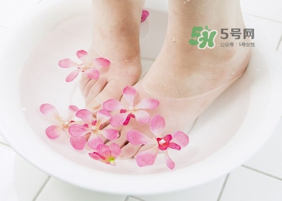 花椒水泡腳能治白發(fā)嗎？花椒水泡腳的禁忌