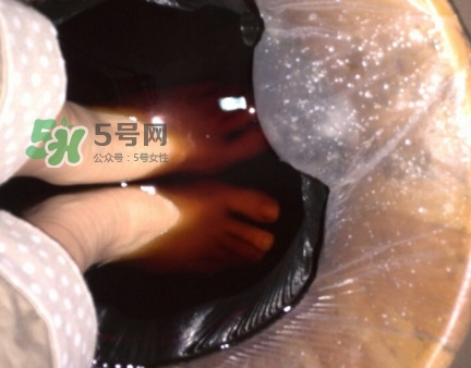 醋泡腳用白醋還是陳醋？泡腳用什么醋最好？