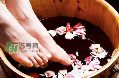 花椒水泡腳一次用多少花椒？花椒水泡腳多長時(shí)間最佳
