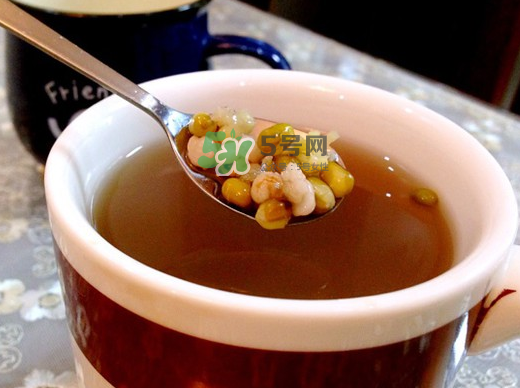 綠豆湯和牛奶能一起吃嗎？喝綠豆湯同時可以喝牛奶嗎？