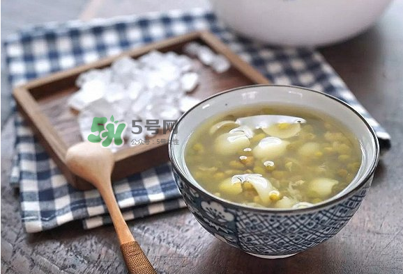 綠豆湯和西瓜可以同時吃嗎？綠豆湯可以和西瓜一起吃嗎？