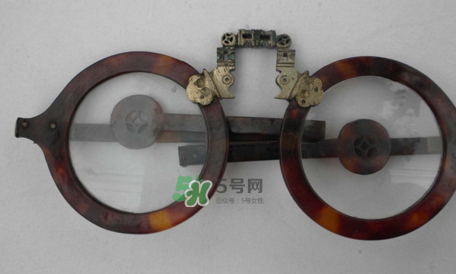 玳瑁眼鏡多少錢？玳瑁眼鏡如何選購？