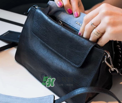 prada etiquette手袋尺寸多大？prada etiquette尺寸有幾種？