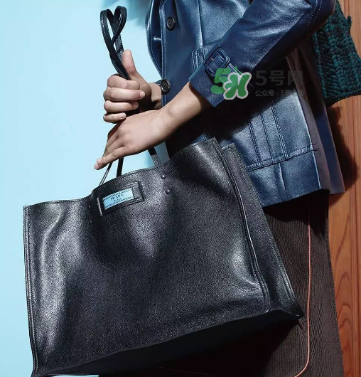 prada etiquette手袋尺寸多大？prada etiquette尺寸有幾種？