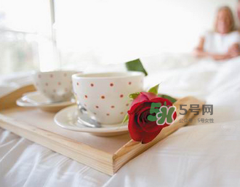 坐月子吃素應(yīng)該吃什么？吃素坐月子怎么坐？