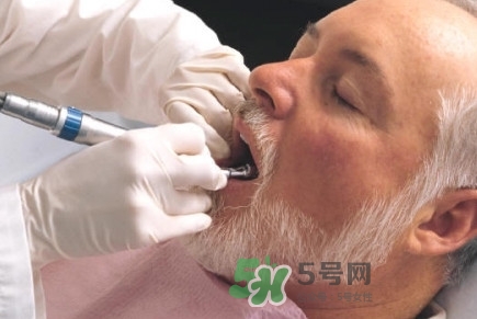 牙齒松動吃什么藥有效？牙齒松動是缺鈣嗎